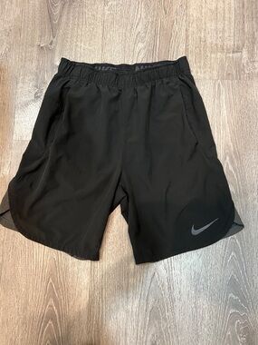 Nike Dri Fit Men's Black Training Shorts S